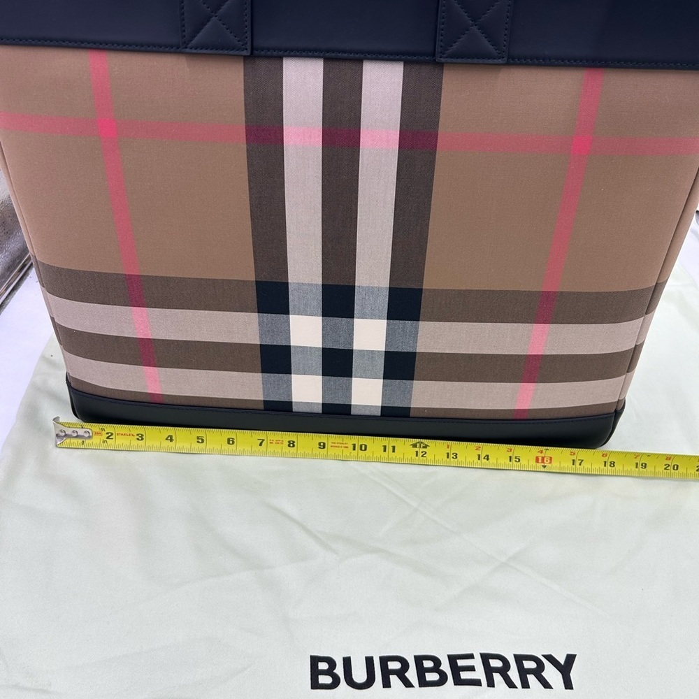 Women's Burberry Ormond giant leather check tote bag made in Italy NWT - Picture 12 of 14
